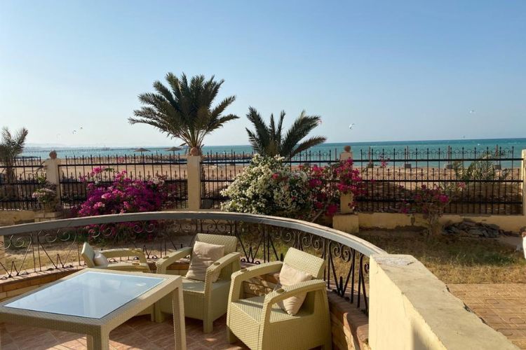 Seafront Villa in Hurghada for sale - dreamproperty in front of the Red Sea - Al Ahyaa 